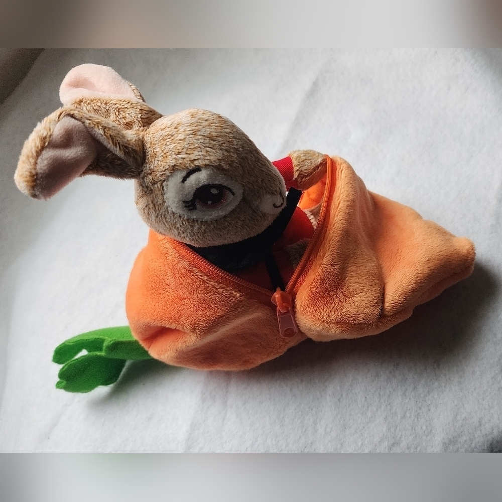 Peter Rabbit Dan Dee 2022 Movie Easter 7" Flopsy in Carrot Plush Toy